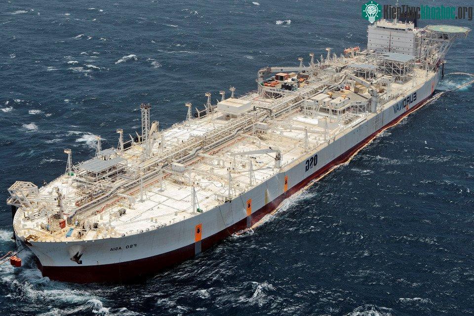 Các tàu lớp TI nặng 234.000 tấn với chiều dài 380m, chiều rộng 68m.