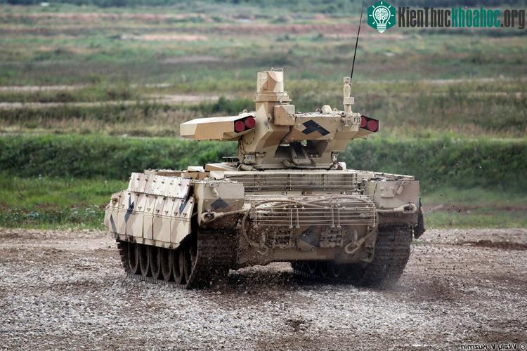 Hệ thống quan sát của xe có thể phát hiện mục tiêu cỡ xe tăng ở cự ly 7.000m.