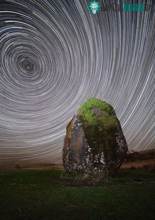 Ảnh chụp Star trail (sao chạy) cùng địa điểm.