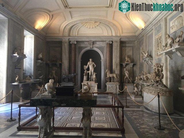 Bên trong bảo tàng Vatican.