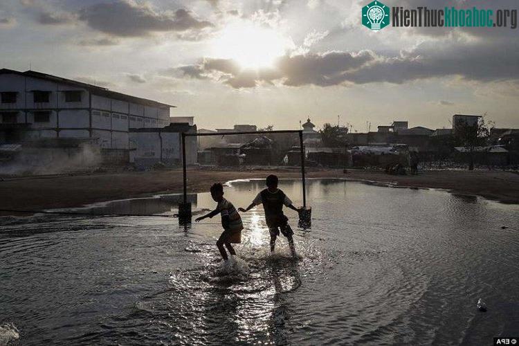 Có nhiều nơi ở Jakarta, tốc độ chìm xuống biển là 5-10cm/năm.