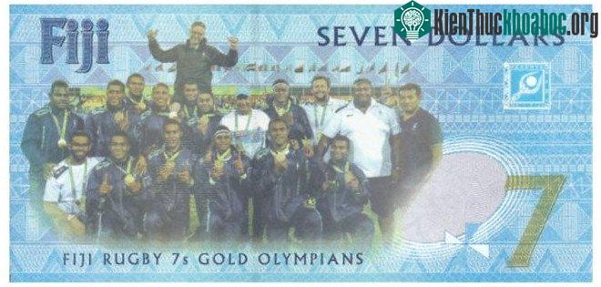 Mặt còn lại là ảnh toàn bộ đội tuyển Olympic bộ môn bóng Rugby Sevens