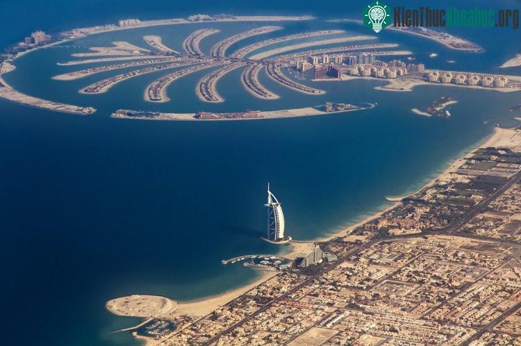 Công ty Nakheel nhận trách nhiệm xây dựng quần đảo cọ.