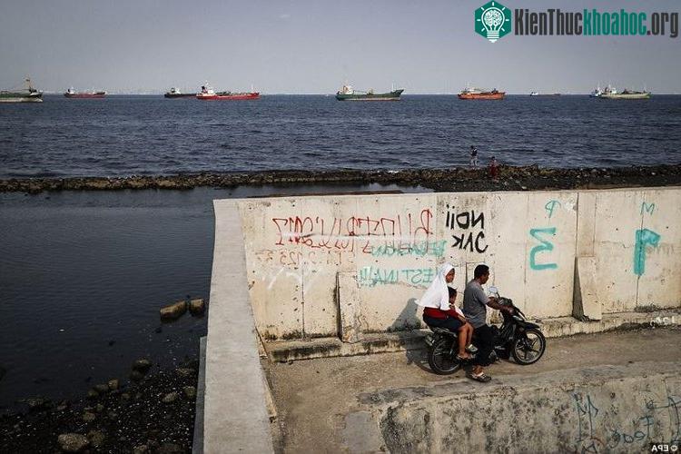 Indonesia đang chi ra 40 tỉ USD nhằm giải quyết tình trạng ngập lụt nhưng chỉ như “muối bỏ bể”.