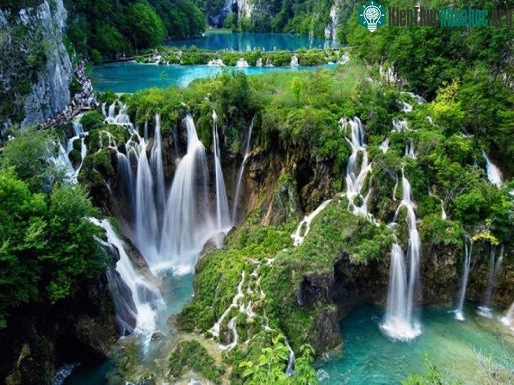 Nhóm hồ Plitvice