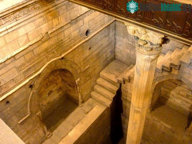 Người Ai Cập tạo ra những vết khắc trên vách đá cạnh bờ sông Nile
