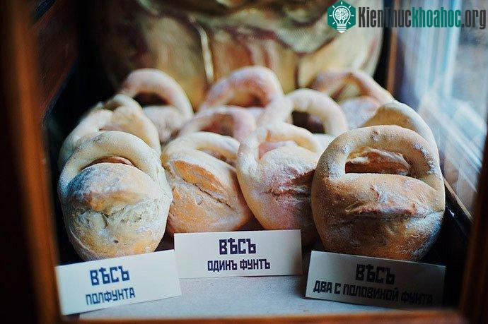 Bữa sáng, Sa hoàng Nicholas I uống trà và ăn bánh mì