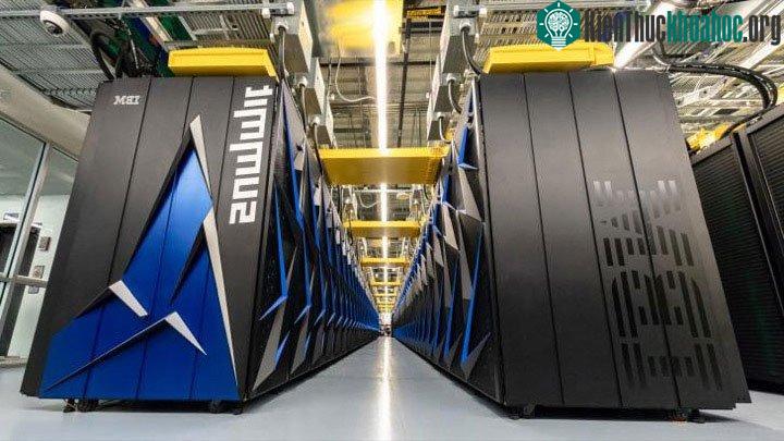 Khi hoạt động ở công suất cao nhất, hiệu năng tối đa của Summit lên đến 200 petaflop.