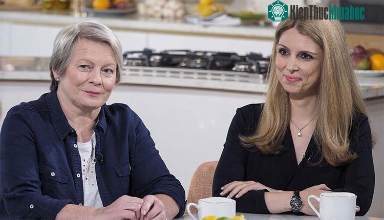 Bà Joy Milne (phải) là người có thể chẩn đoán chính xác ai mắc bệnh Parkinson chỉ bằng cách ngửi mùi mồ hôi​.