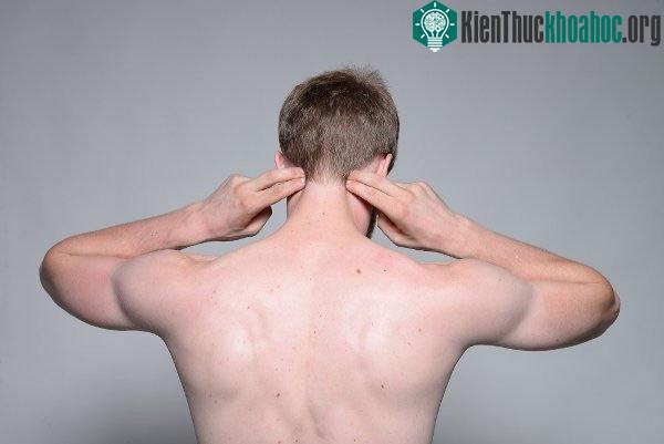 Với lại thuốc tránh thai này, bạn xoa nó vào hai lòng bàn tay rồi bóp lên da mình.