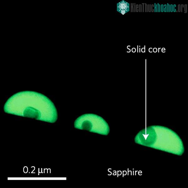 Chất liệu được sử dụng ở đây là gallium.