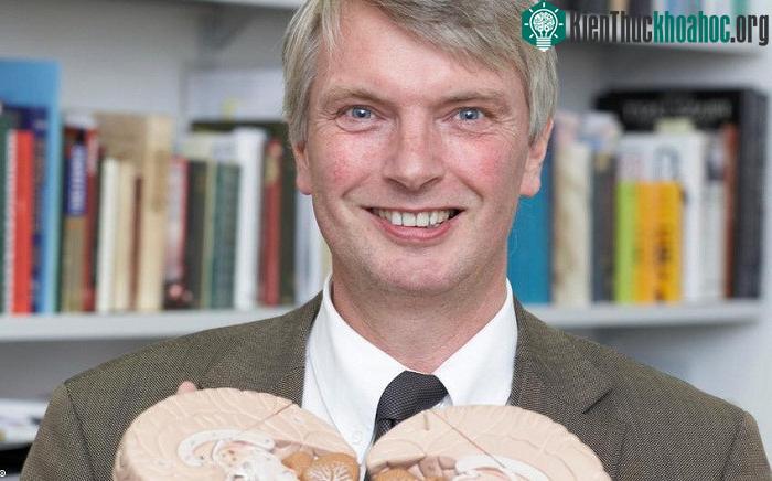 Giáo sư Eckart Altenmüller.