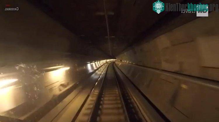 Đường hầm Crossrail mang tên Elizabeth nhằm tôn vinh nữ hoàng Anh.