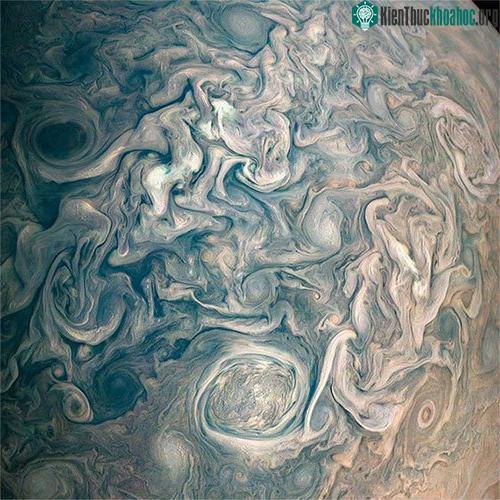 Những đám mây gợi sự liên tưởng rất thú vị tới những bức ảnh của danh họa Van Gogh.