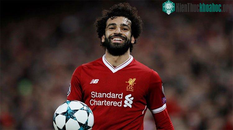 Mohamed Salah được robot Sophia khen ngợi có khả năng chơi bóng tuyệt vời.
