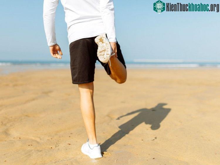 Phụ nữ có xu hướng đặc biệt bị thu hút bởi nam giới có đôi chân dài.