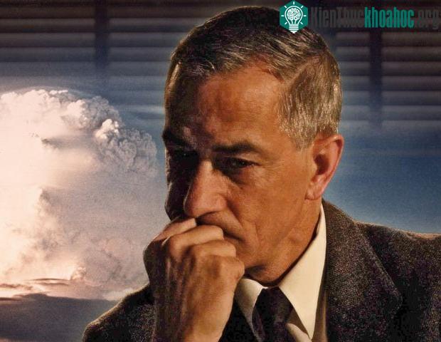 J. Robert Oppenheimer (1904 - 1967) - "Cha đẻ của vũ khí hạt nhân Mỹ".