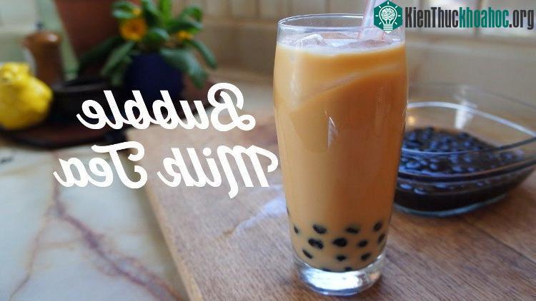 Tất cả mọi người nên hạn chế uống trà sữa.