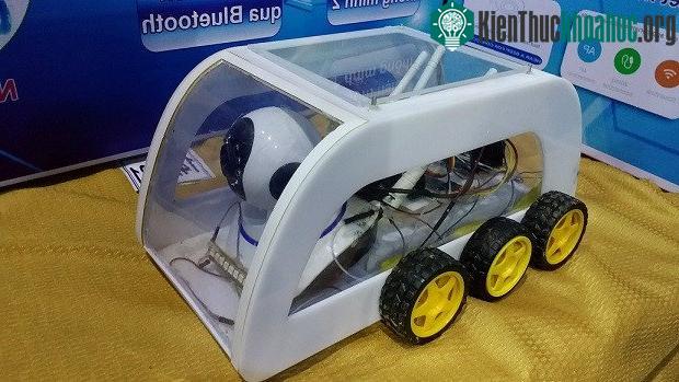 Vật liệu phần lớn là nhựa có ưu điểm không bị ăn mòn khi tiếp xúc với môi trường có độ ẩm.