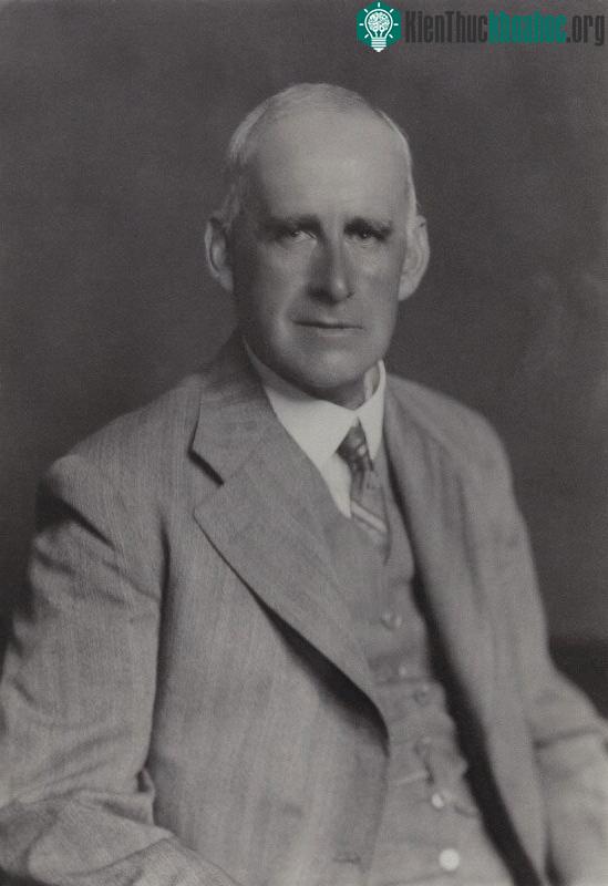 Ngài Arthur Eddington.