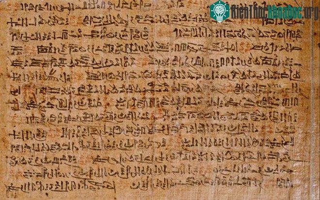 Chữ viết trên giấy Papyrus của người Ai Cập