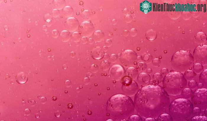Nồng độ chất béo, ADH và nước khiến phụ nữ phản ứng với chất cồn hoàn toàn khác đàn ông - (Ảnh: Getty Images).