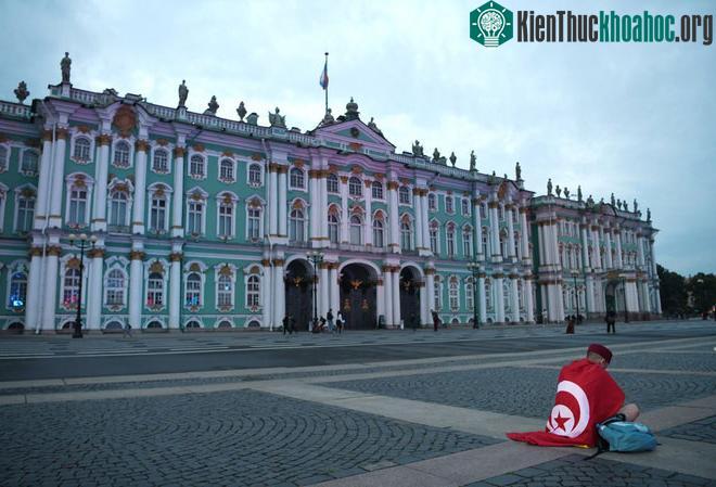 10h46 đêm tại St. Petersburg.