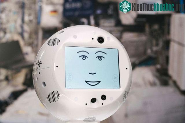CIMON được thiết kế khuôn mặt và giọng nói rất dễ thương