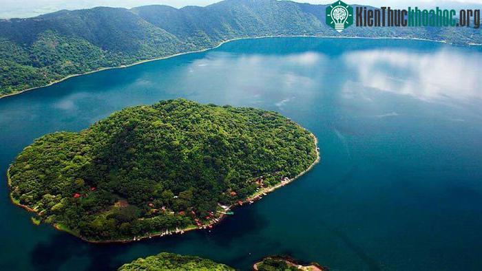 Núi lửa Coatepeque ở El Salvador - (Ảnh: Getty Images).