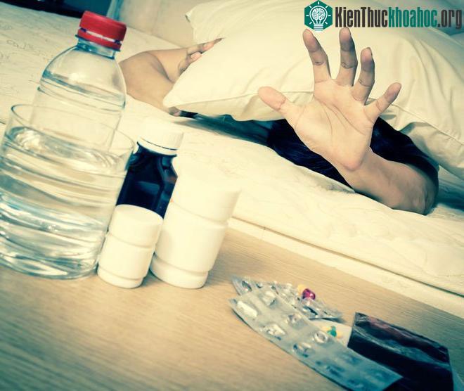 Cảm giác nôn nao sẽ đến như một phản ứng của não với sự mất nước.