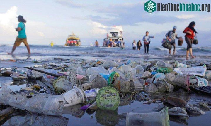 Các quốc gia cần phải học cách quản lý và tái chế chất thải tốt hơn.