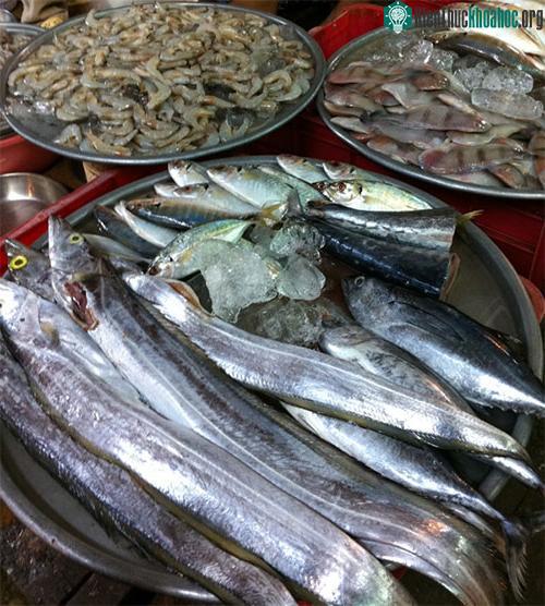 Chỉ cần một ít đá lạnh để ướp cá biển cả ngày.