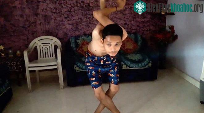 Yash có thể xoay cánh tay 360 độ vô cùng dễ dàng
