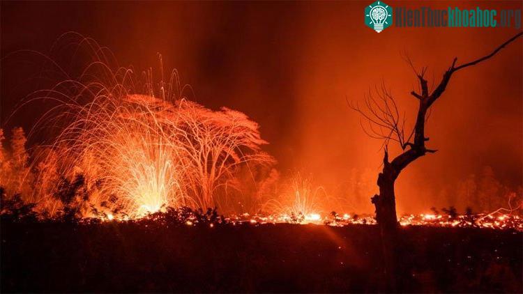 Núi lửa Kilauea đã phun trào từ nhiều khe nứt trong 2 tuần qua.