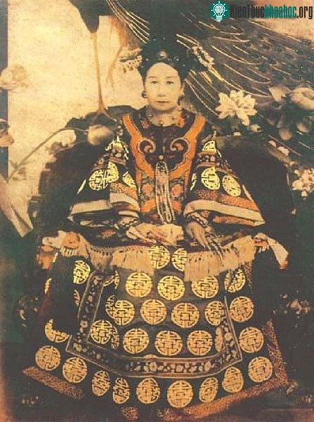 Quốc tiệc năm 1874 thết đãi phái đoàn từ phương Tây được cho là tốn kém hơn cả.