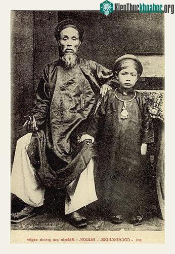 Xem mốt làm đẹp lạ lùng nhất Việt Nam những năm 1920 ảnh 3