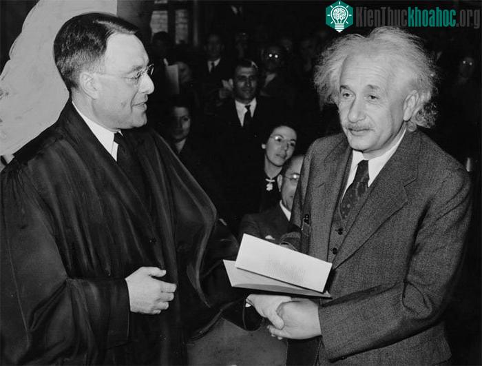 Năm 1952, Albert Einstein được mời làm tổng thống Israel, nhưng ông đã từ chối.