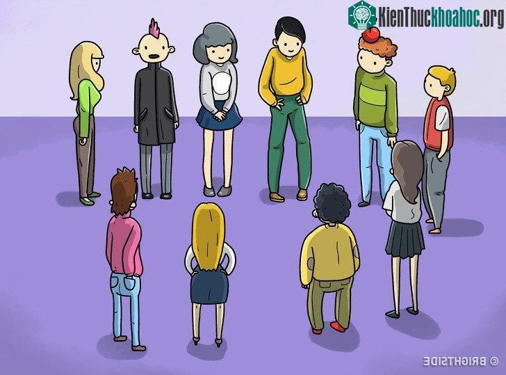 Bạn hãy đặt quả táo lên đầu bất cứ ai.
