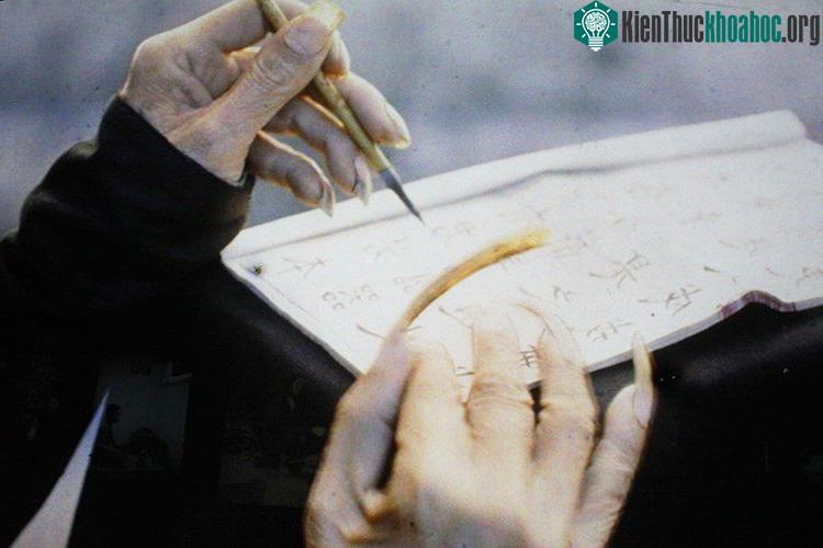 Xem mốt làm đẹp lạ lùng nhất Việt Nam những năm 1920