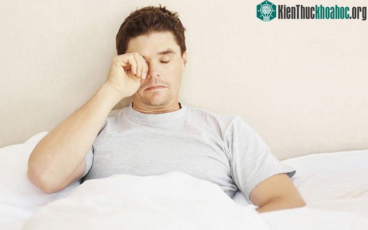 Giống như phụ nữ, nam giới cũng trải qua sự thay đổi nội tiết tố.