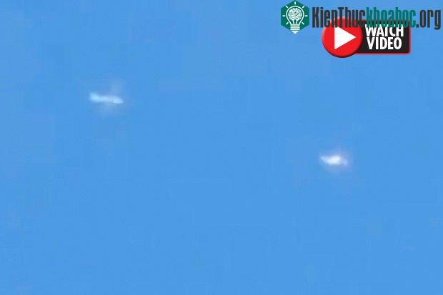 Hình ảnh được cho là máy bay truy đuổi UFO trên bầu trời Mỹ.
