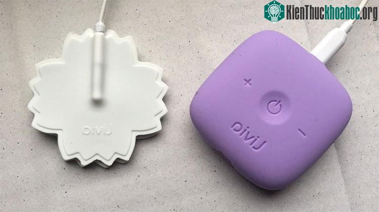 Thiết bị này sẽ truyền những xung điện nhỏ tới vùng bụng của người dùng thông qua hai miếng dán tiếp xúc.