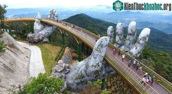 Cầu Vàng ở Bà Nà Hills, Đà Nẵng.