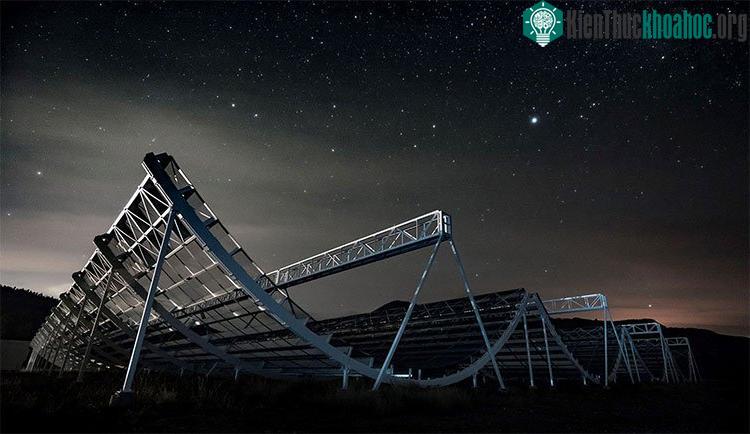 Kính thiên văn CHIME (Canadian Hydrogen Intensity Mapping Experiment) trị giá khoảng 16 triệu USD.