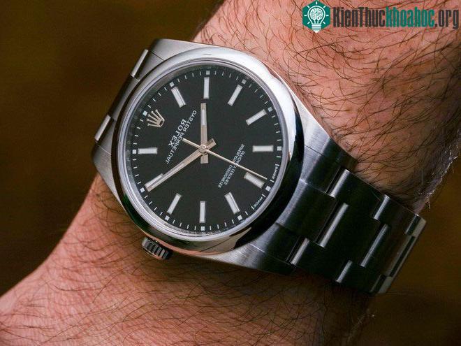 Một chiếc Oyster Perpetual.