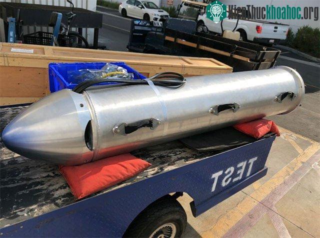 Tàu được chế tạo từ vỏ của tên lửa Falcon.