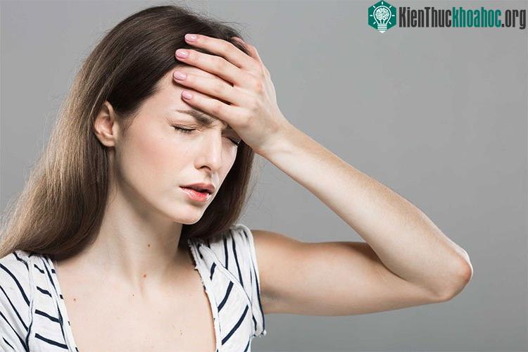 Nhiệt độ môi trường cao có thể gây hoa mắt chóng mặt.