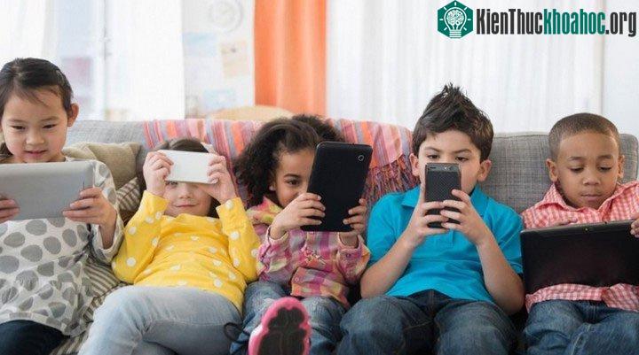 Cô đơn là một vấn đề nguy hiểm với trẻ.