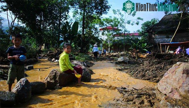 Hình ảnh tan hoang tại bản Tủ (Yên Bái) sau lũ quét.