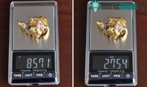 Cục vàng nặng 85,71g, ước tính có giá 50.000 bảng (khoảng 1,5 tỷ đồng).